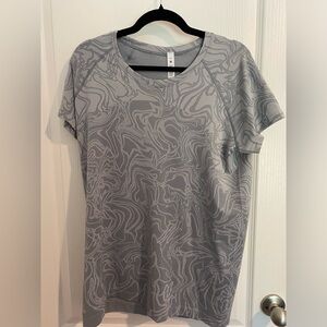 Lululemon Women’s New without tags Short Sleeve Shirt Gray Sz14